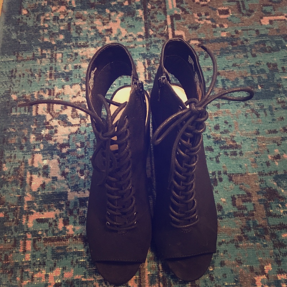 NWOT Seven Dials Tessaly Lace Up Bootie size 9 1/2